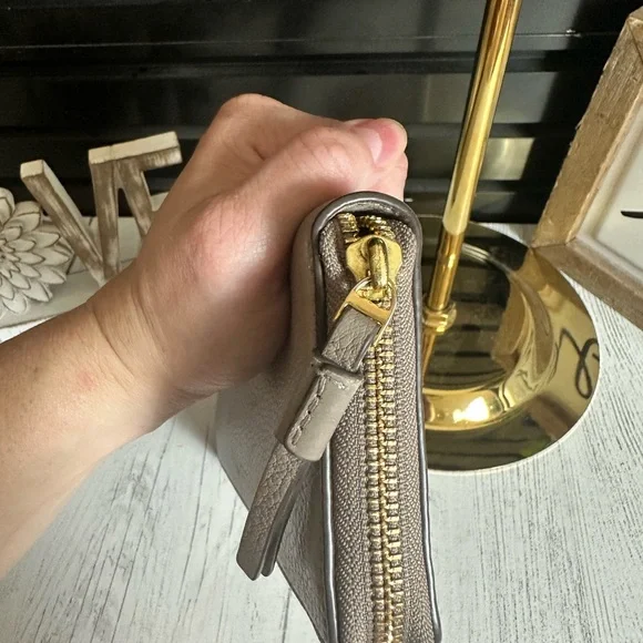 Tory Burch Taupe Leather Accessory - Picture 6 of 7